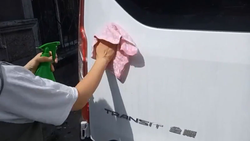 車貼的安裝方法、流程及注意事項(xiàng)的濕貼法