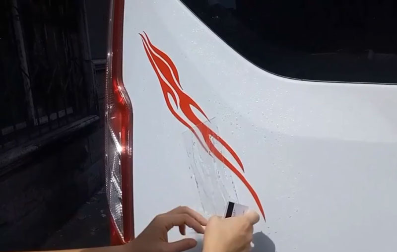 車貼的安裝方法、流程及注意事項(xiàng)的濕貼法
